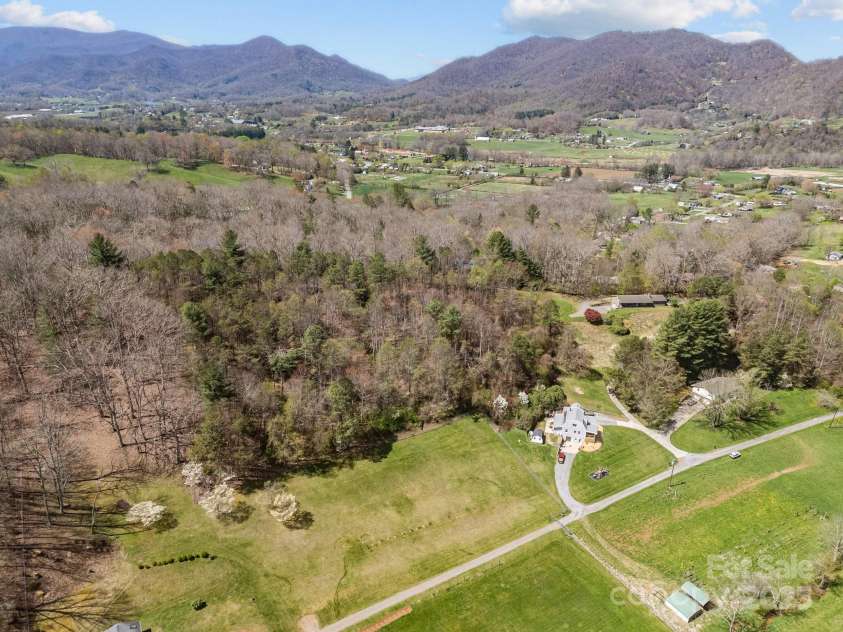 15 Ravenwood Ridge, Canton, NC 28716.  MLS# CAR4241915, YatesRealty ID 16615. 