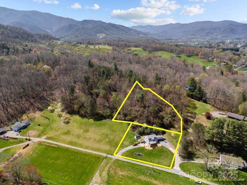 15 Ravenwood Ridge, Canton, NC 28716.  MLS# CAR4241915, YatesRealty ID 16615. 