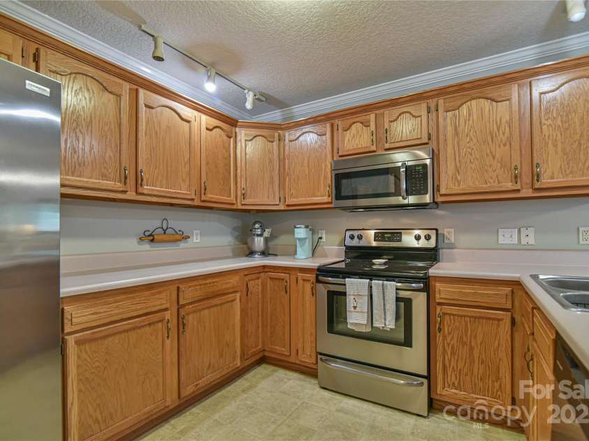 102 Waters Edge Drive, Weaverville, NC 28787.  MLS# CAR4264421, YatesRealty ID 16619. 