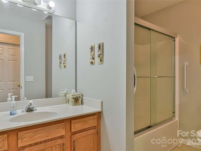 102 Waters Edge Drive, Weaverville, NC 28787.  MLS# CAR4264421, YatesRealty ID 16619. Guest Bathroom