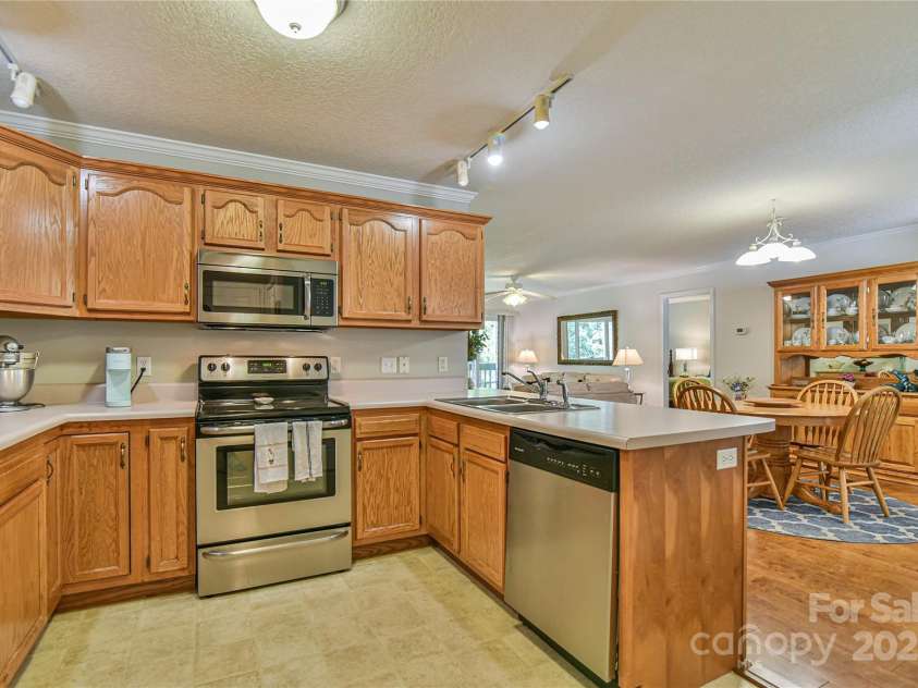 102 Waters Edge Drive, Weaverville, NC 28787.  MLS# CAR4264421, YatesRealty ID 16619. Kitchen