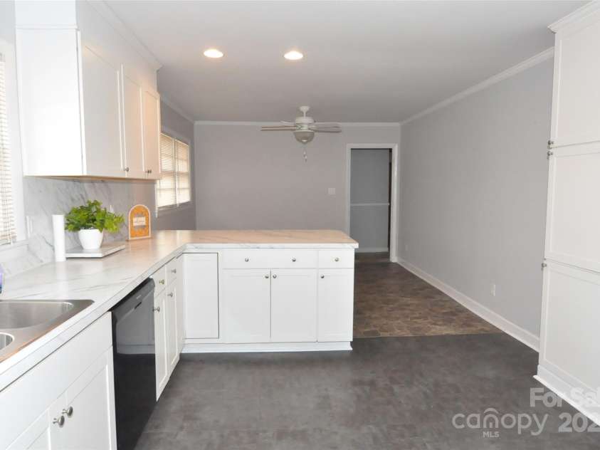 378 Center Street, Chester, SC 29706.  MLS# CAR4332675, YatesRealty ID 1662. 