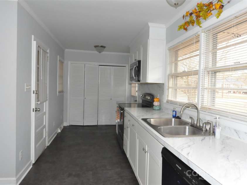 378 Center Street, Chester, SC 29706.  MLS# CAR4332675, YatesRealty ID 1662. 