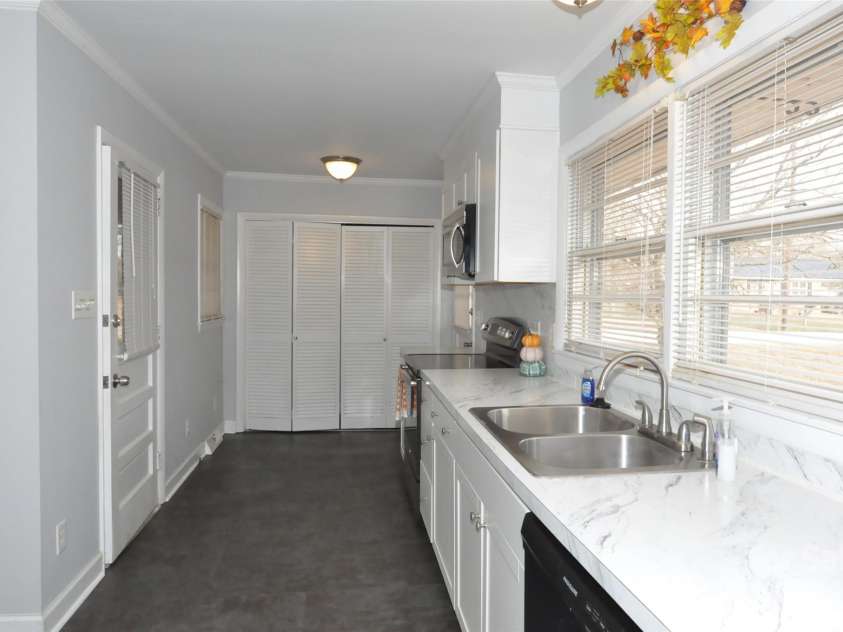 378 Center Street, Chester, SC 29706.  MLS# CAR4332675, YatesRealty ID 1662. 