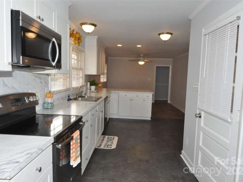 378 Center Street, Chester, SC 29706.  MLS# CAR4332675, YatesRealty ID 1662. 