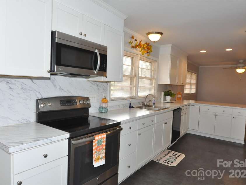 378 Center Street, Chester, SC 29706.  MLS# CAR4332675, YatesRealty ID 1662. 