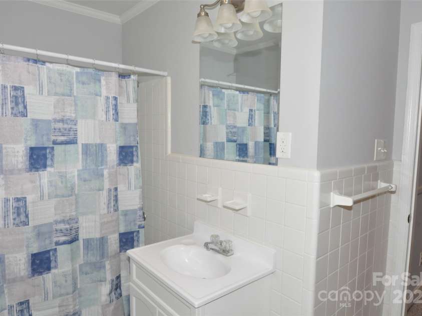 378 Center Street, Chester, SC 29706.  MLS# CAR4332675, YatesRealty ID 1662. 