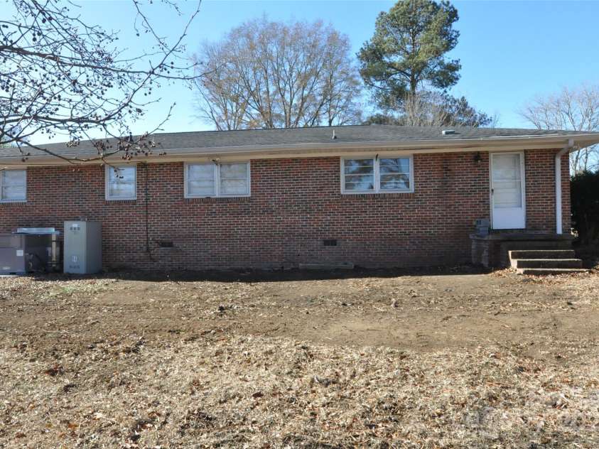 378 Center Street, Chester, SC 29706.  MLS# CAR4332675, YatesRealty ID 1662. 