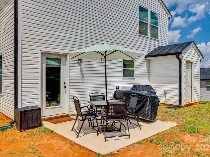 415 Kickapoo Avenue, Gastonia, NC 28056.  MLS# CAR4263401, YatesRealty ID 1662. Back patio