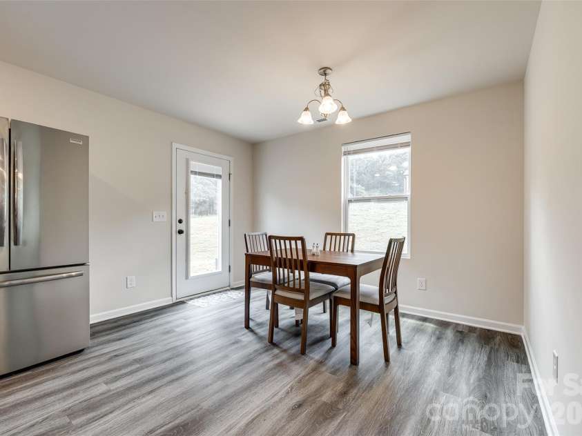 415 Kickapoo Avenue, Gastonia, NC 28056.  MLS# CAR4263401, YatesRealty ID 1662. Dining area