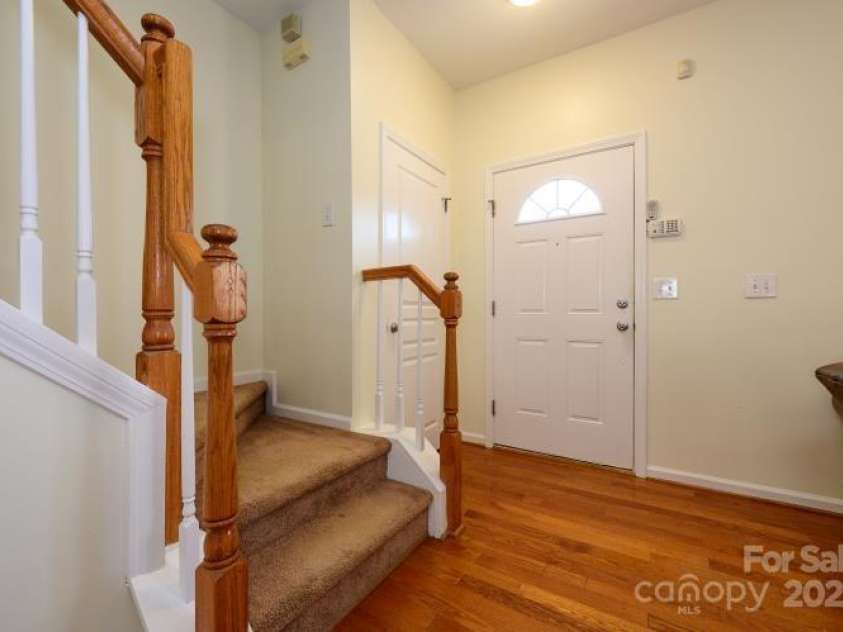 8422 Chaceview Court, Charlotte, NC 28269.  MLS# CAR4226370, YatesRealty ID 1662. 