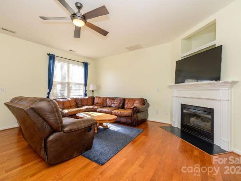8422 Chaceview Court, Charlotte, NC 28269.  MLS# CAR4226370, YatesRealty ID 1662. 