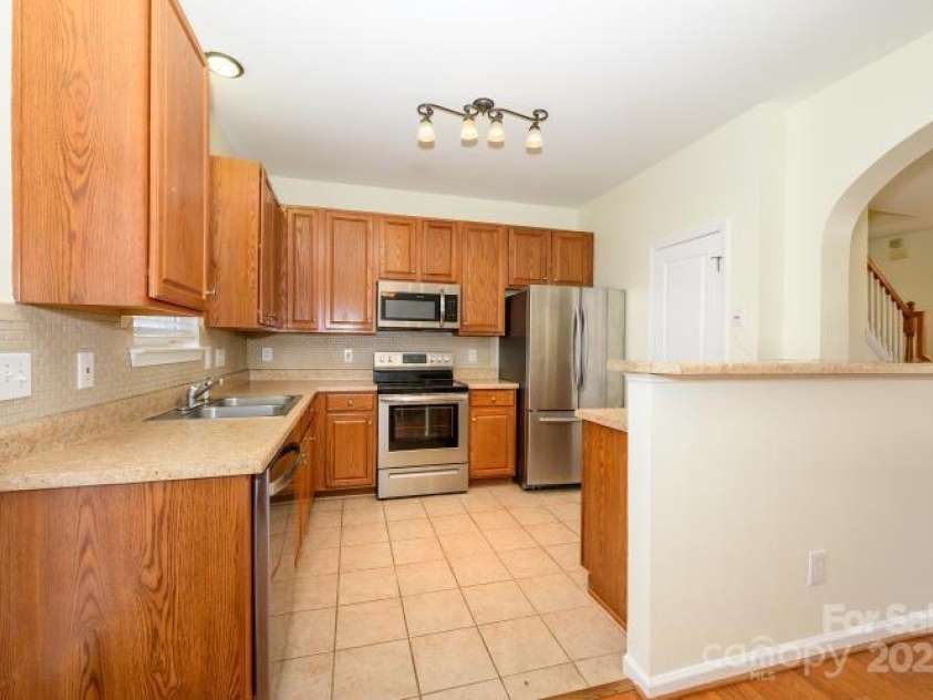 8422 Chaceview Court, Charlotte, NC 28269.  MLS# CAR4226370, YatesRealty ID 1662. 