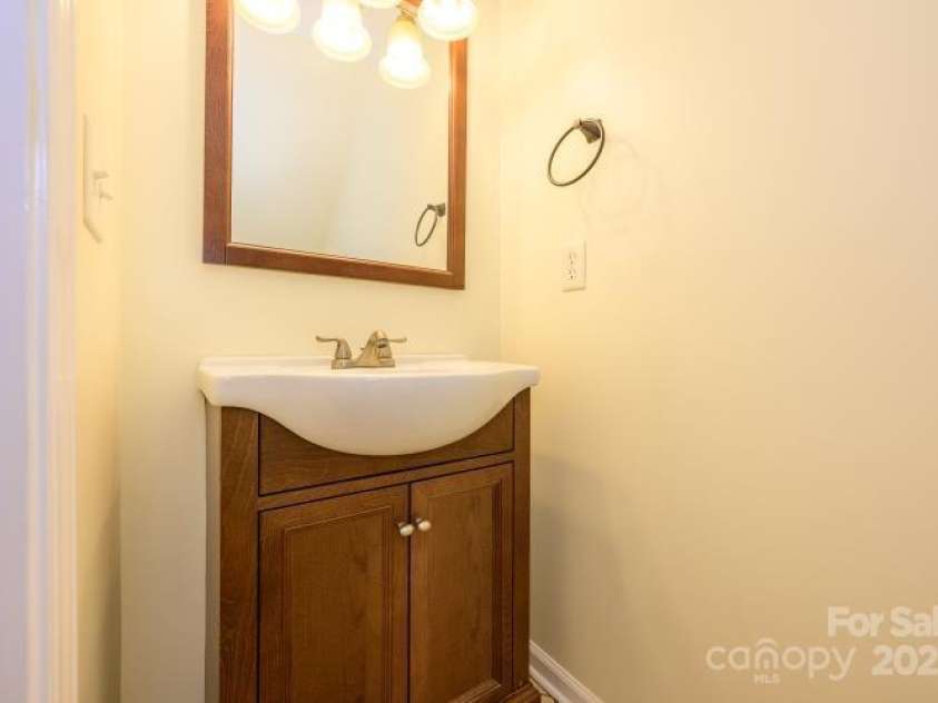 8422 Chaceview Court, Charlotte, NC 28269.  MLS# CAR4226370, YatesRealty ID 1662. 