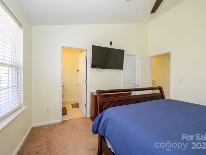 8422 Chaceview Court, Charlotte, NC 28269.  MLS# CAR4226370, YatesRealty ID 1662. 