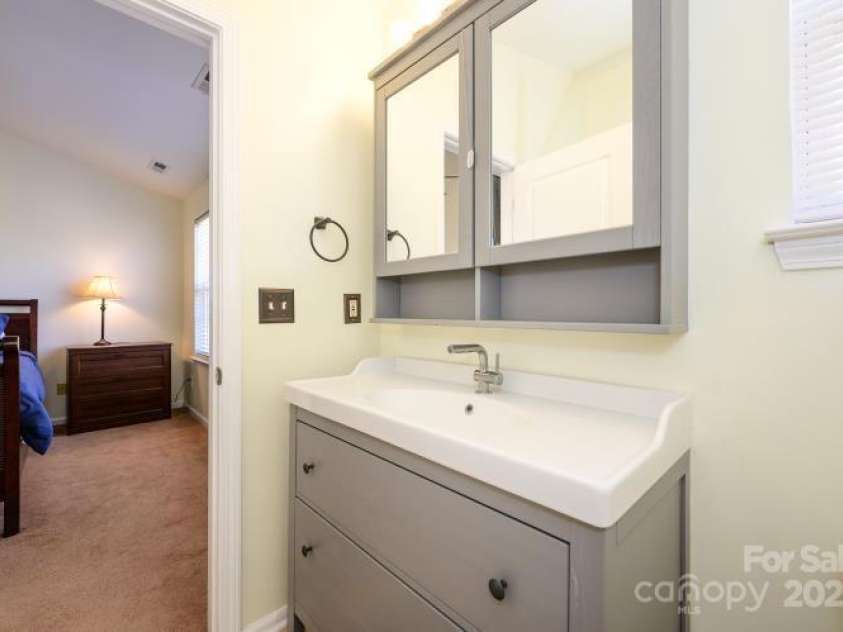 8422 Chaceview Court, Charlotte, NC 28269.  MLS# CAR4226370, YatesRealty ID 1662. 