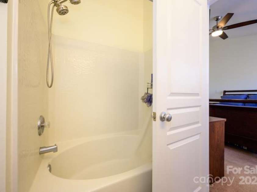 8422 Chaceview Court, Charlotte, NC 28269.  MLS# CAR4226370, YatesRealty ID 1662. 