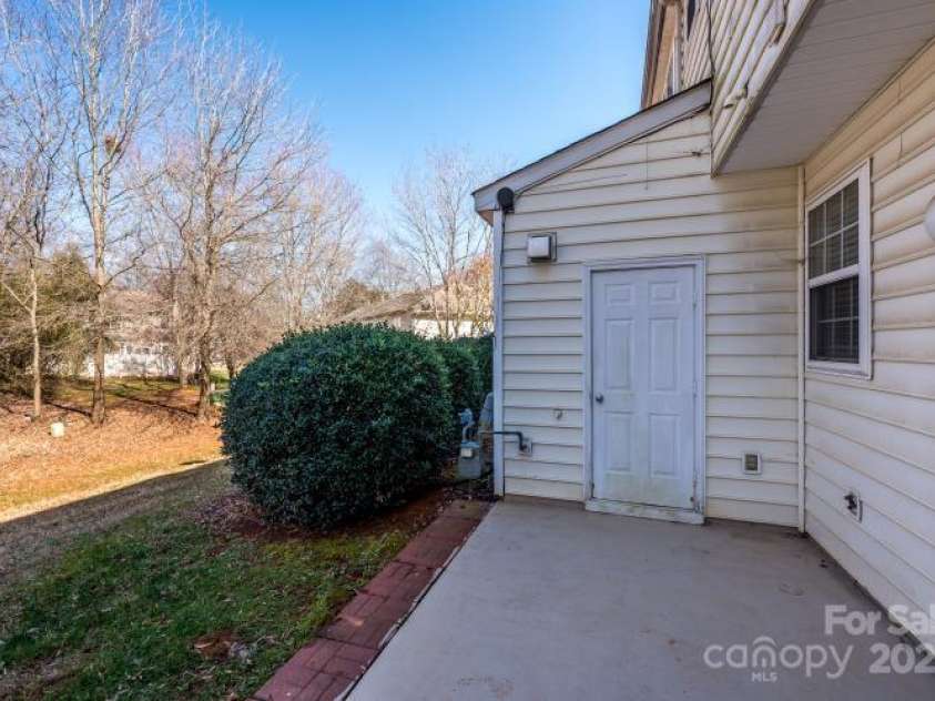 8422 Chaceview Court, Charlotte, NC 28269.  MLS# CAR4226370, YatesRealty ID 1662. 