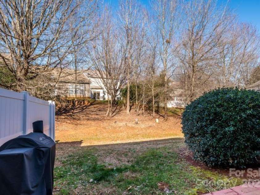8422 Chaceview Court, Charlotte, NC 28269.  MLS# CAR4226370, YatesRealty ID 1662. 