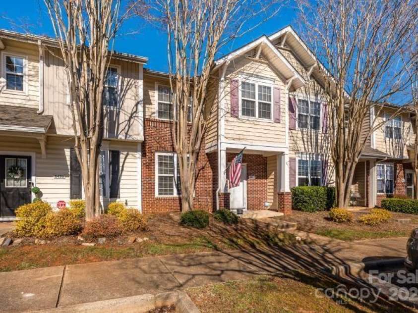 8422 Chaceview Court, Charlotte, NC 28269.  MLS# CAR4226370, YatesRealty ID 1662. 