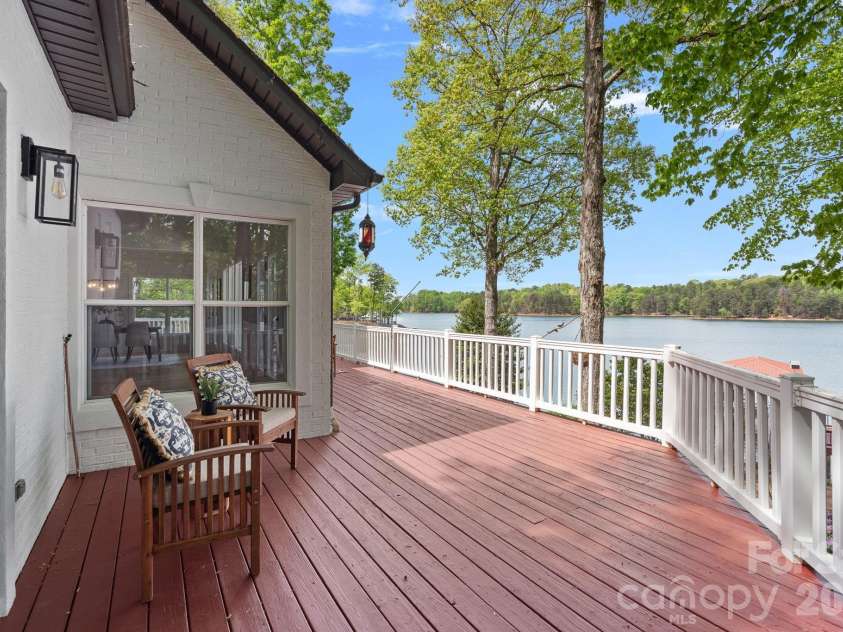 139 Hawks Point Drive, Troutman, NC 28166.  MLS# CAR4343481, YatesRealty ID 16620. 