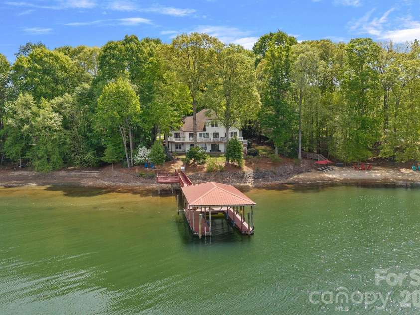 139 Hawks Point Drive, Troutman, NC 28166.  MLS# CAR4343481, YatesRealty ID 16620. 