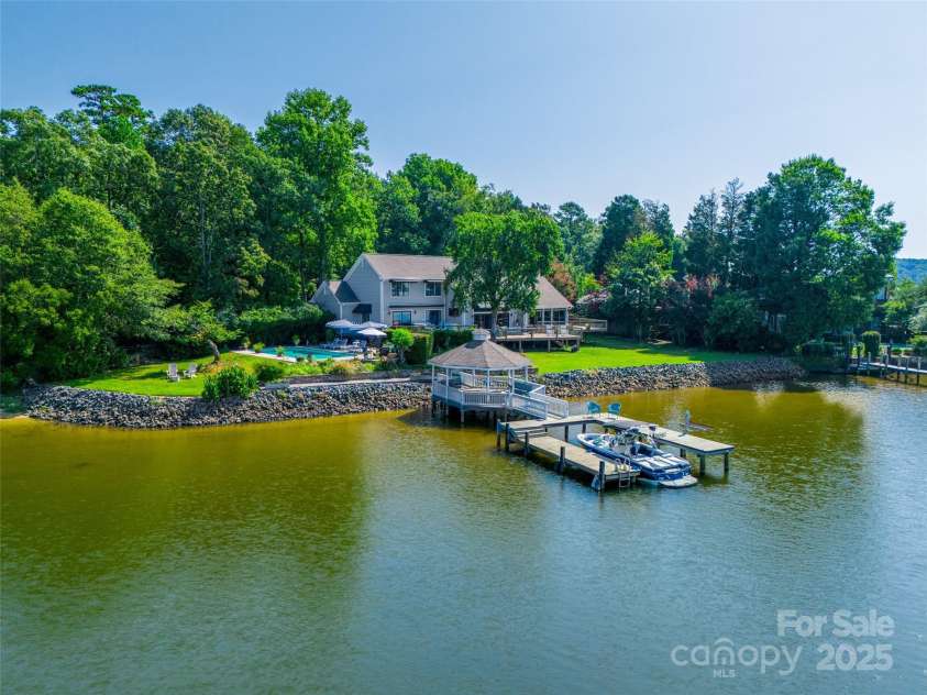 15 Old Stage Trail, Clover, SC 29710.  MLS# CAR4263534, YatesRealty ID 16621. 