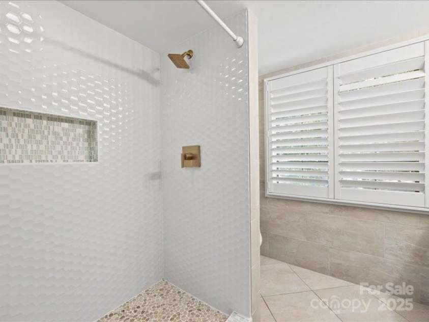 15 Old Stage Trail, Clover, SC 29710.  MLS# CAR4263534, YatesRealty ID 16621. Full bath upstairs