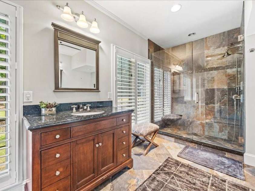 15 Old Stage Trail, Clover, SC 29710.  MLS# CAR4263534, YatesRealty ID 16621. Primary Bath