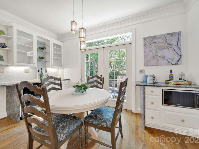 1569 Benjamen Latrobe Circle, Fort Mill, SC 29708.  MLS# CAR4235857, YatesRealty ID 16622. Chef's Kitchen - Exotic Waterfall Granite Counter Tops, White Tile Backsplash, Farm House Sink, High End Appliances, Designer Lighting, Wood Floors, Custom Wine Bar, Walk-In Pantry