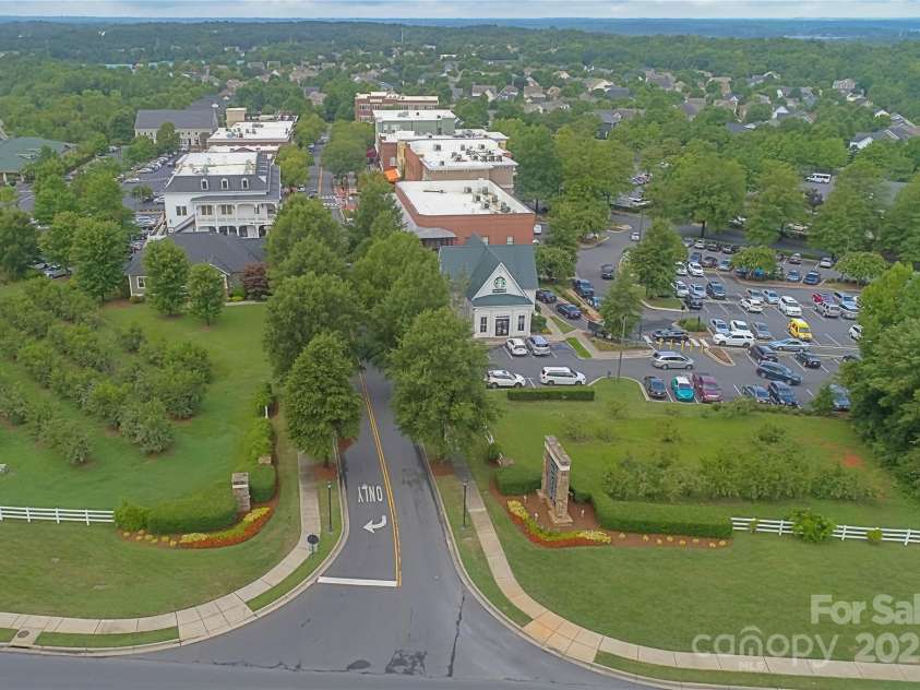 1569 Benjamen Latrobe Circle, Fort Mill, SC 29708.  MLS# CAR4235857, YatesRealty ID 16622. Drive in on Market Street