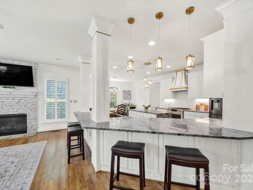 1569 Benjamen Latrobe Circle, Fort Mill, SC 29708.  MLS# CAR4235857, YatesRealty ID 16622. Open Floor Plan - Large Breakfast Bar, Strone Fireplace, Wood Floors