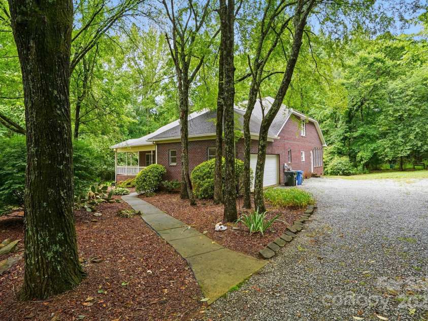 7725 Whitmire Lane, Mint Hill, NC 28227.  MLS# CAR4265038, YatesRealty ID 16623. Front Walkway
