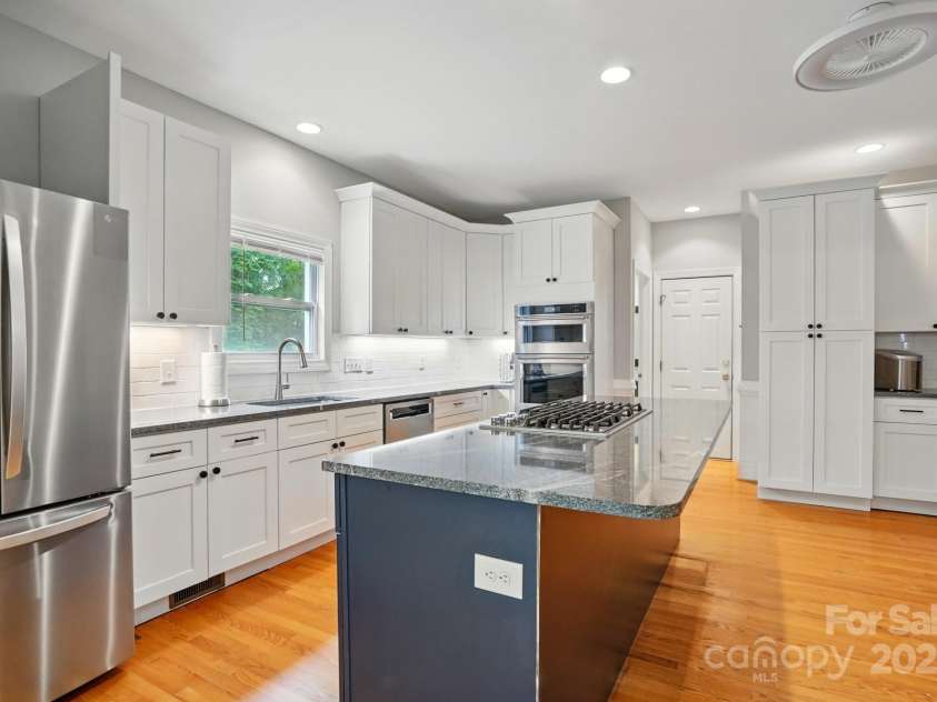 7725 Whitmire Lane, Mint Hill, NC 28227.  MLS# CAR4265038, YatesRealty ID 16623. Kitchen