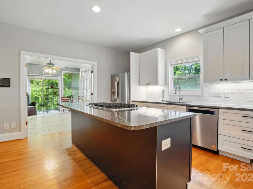 7725 Whitmire Lane, Mint Hill, NC 28227.  MLS# CAR4265038, YatesRealty ID 16623. Kitchen