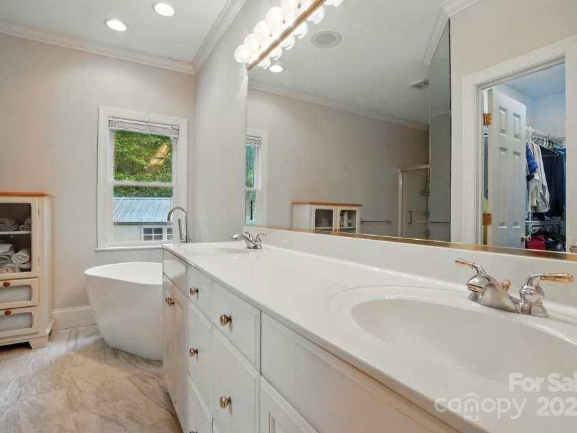 7725 Whitmire Lane, Mint Hill, NC 28227.  MLS# CAR4265038, YatesRealty ID 16623. Primary bathroom