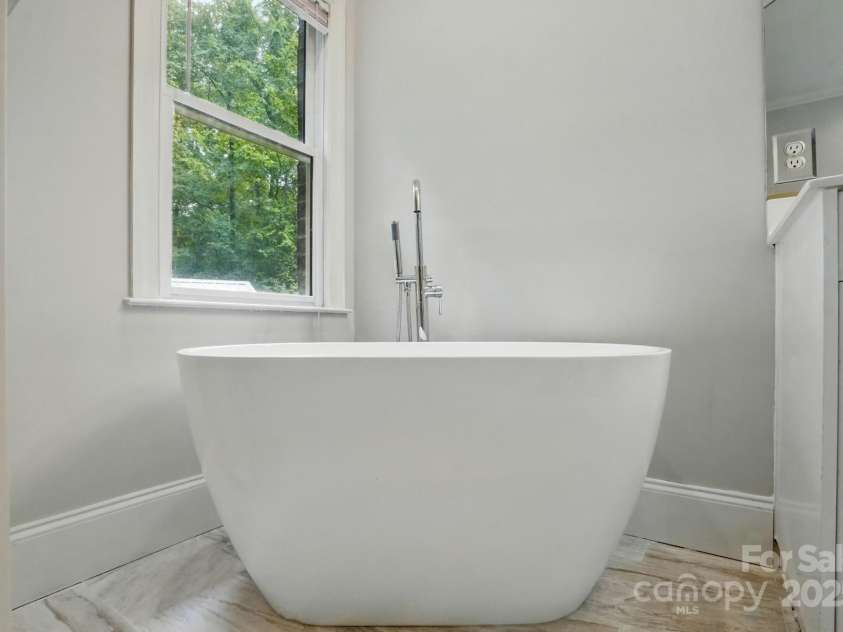 7725 Whitmire Lane, Mint Hill, NC 28227.  MLS# CAR4265038, YatesRealty ID 16623. Primary bathroom