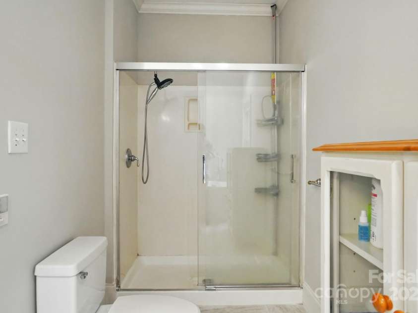 7725 Whitmire Lane, Mint Hill, NC 28227.  MLS# CAR4265038, YatesRealty ID 16623. Primary bathroom