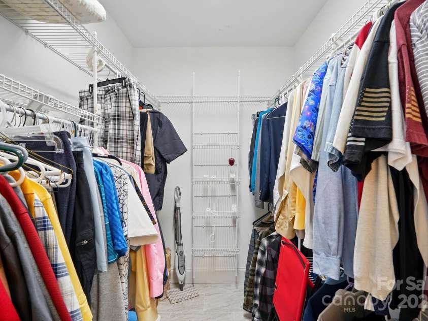7725 Whitmire Lane, Mint Hill, NC 28227.  MLS# CAR4265038, YatesRealty ID 16623. Primary walk-in closet