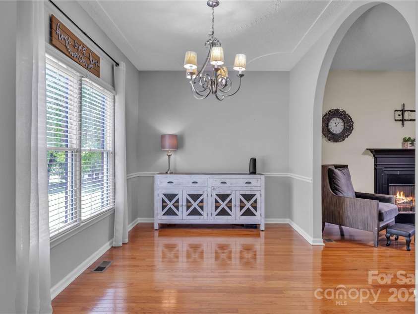 1650 Berkshire Drive, Hickory, NC 28602.  MLS# CAR4242208, YatesRealty ID 16624. 