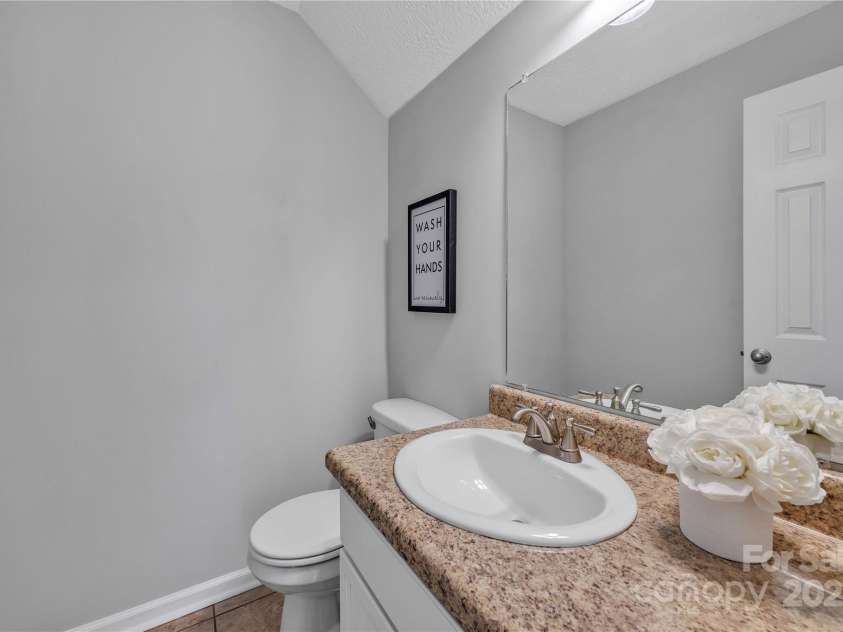 1650 Berkshire Drive, Hickory, NC 28602.  MLS# CAR4242208, YatesRealty ID 16624. 