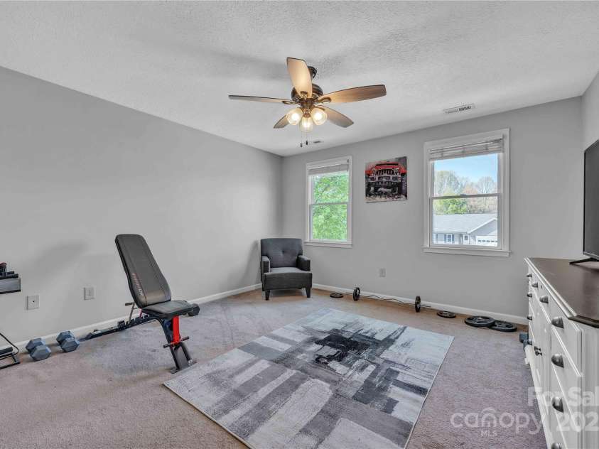 1650 Berkshire Drive, Hickory, NC 28602.  MLS# CAR4242208, YatesRealty ID 16624. 