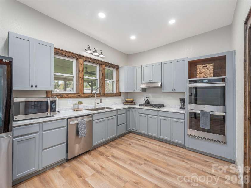 274 Charles Street, Clyde, NC 28721.  MLS# CAR4376057, YatesRealty ID 16626. 
