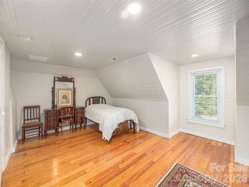 274 Charles Street, Clyde, NC 28721.  MLS# CAR4376057, YatesRealty ID 16626. 