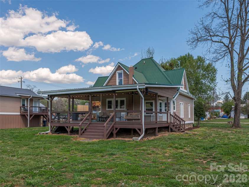 274 Charles Street, Clyde, NC 28721.  MLS# CAR4376057, YatesRealty ID 16626. 