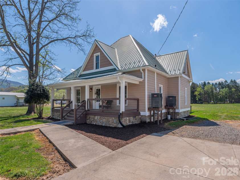 274 Charles Street, Clyde, NC 28721.  MLS# CAR4376057, YatesRealty ID 16626. 