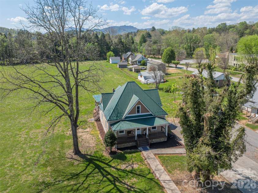 274 Charles Street, Clyde, NC 28721.  MLS# CAR4376057, YatesRealty ID 16626. 