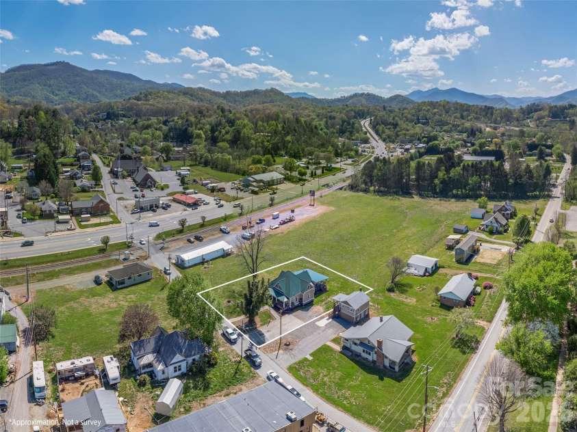 274 Charles Street, Clyde, NC 28721.  MLS# CAR4376057, YatesRealty ID 16626. 