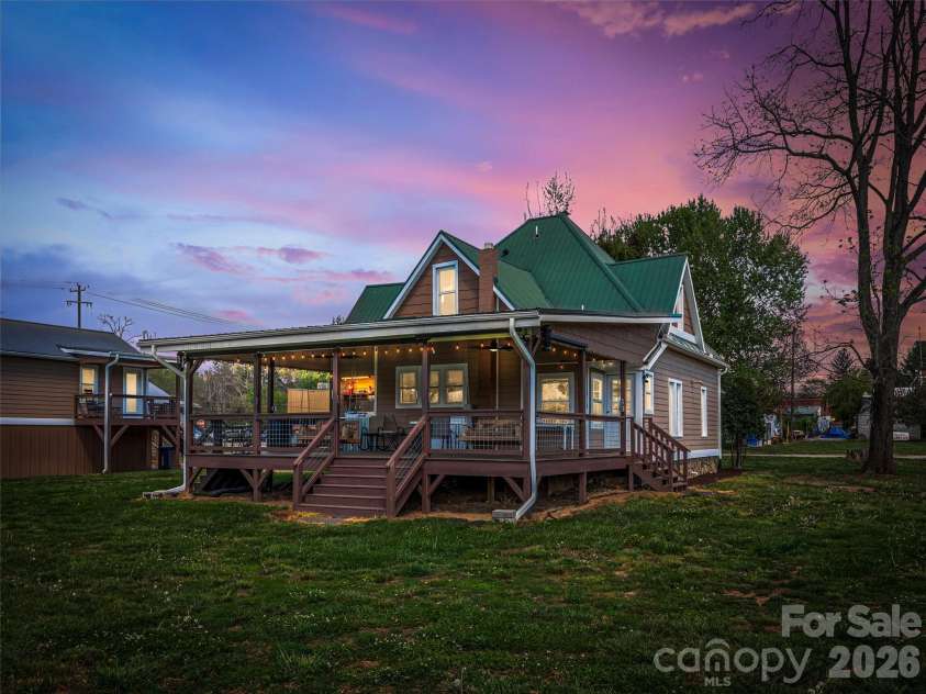 274 Charles Street, Clyde, NC 28721.  MLS# CAR4376057, YatesRealty ID 16626. 