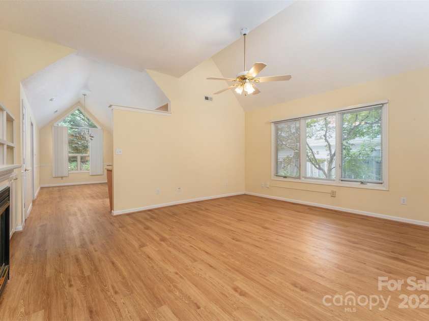 7 Silver Place, Black Mountain, NC 28711.  MLS# CAR4288938, YatesRealty ID 16627. 